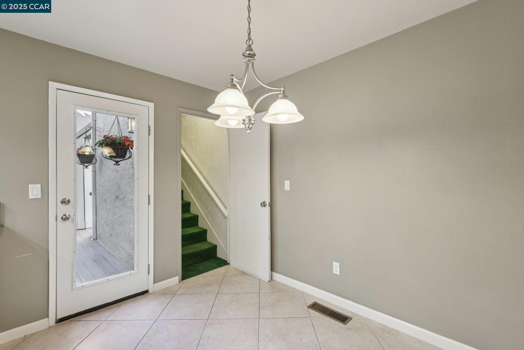 1035 Alta Mesa Dr, Moraga