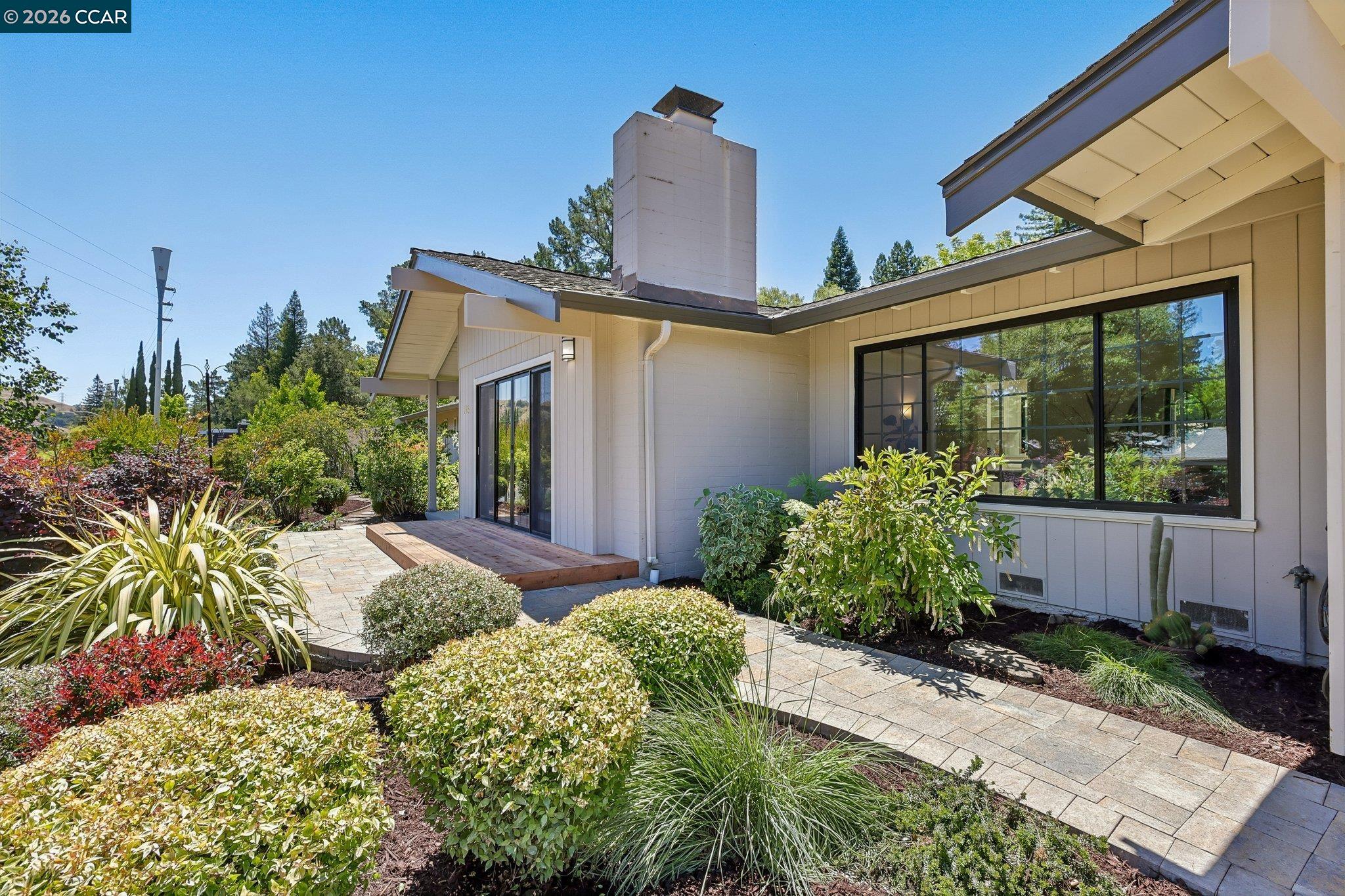 128 Corliss Dr