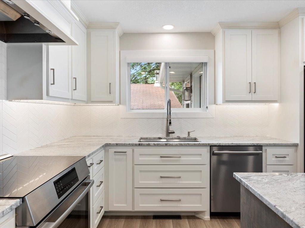 1725 White Cloud Drive N