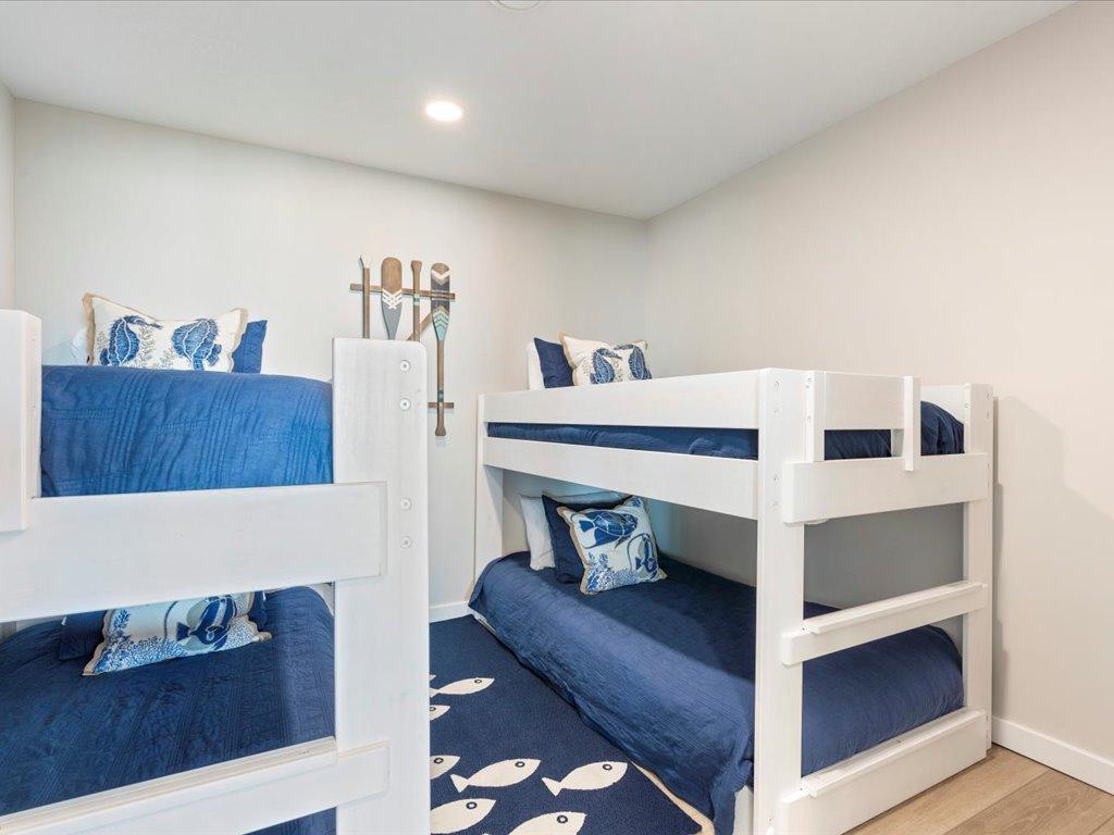 1725 White Cloud Drive N