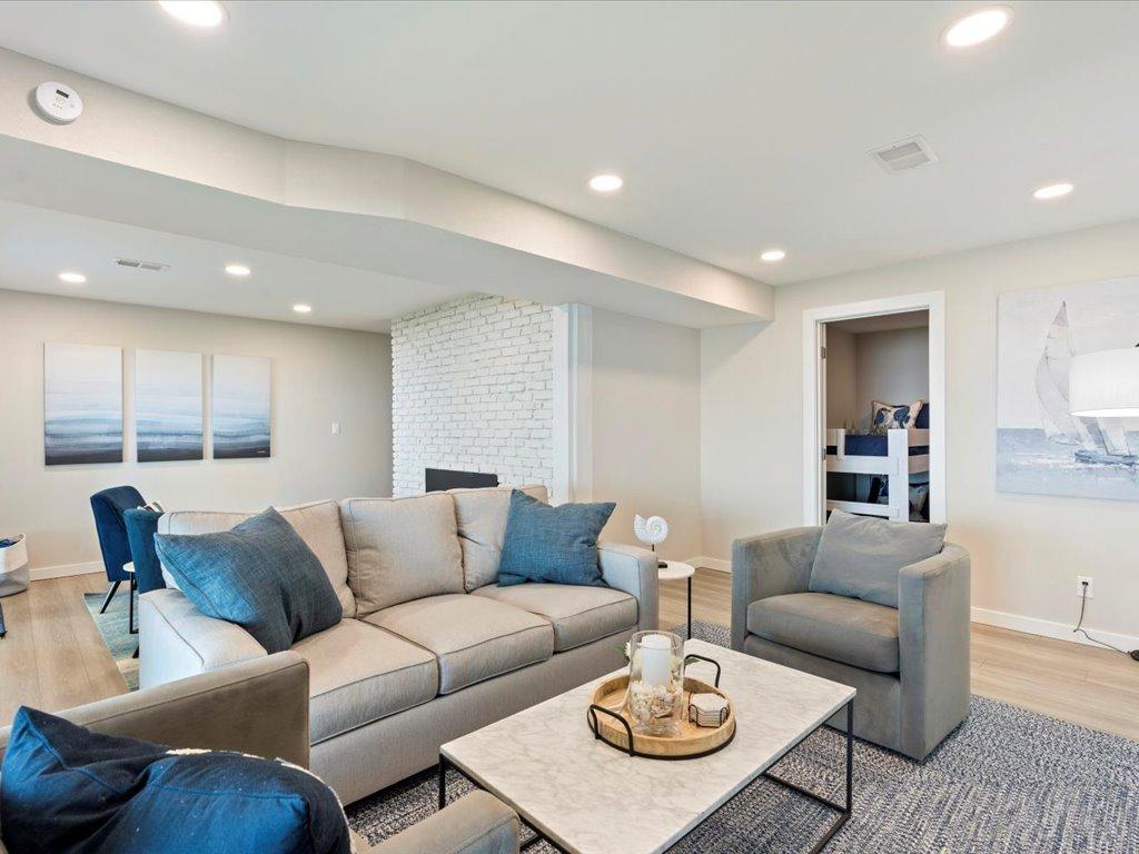 1725 White Cloud Drive N