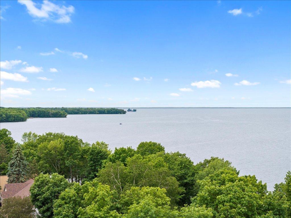 1725 White Cloud Drive N