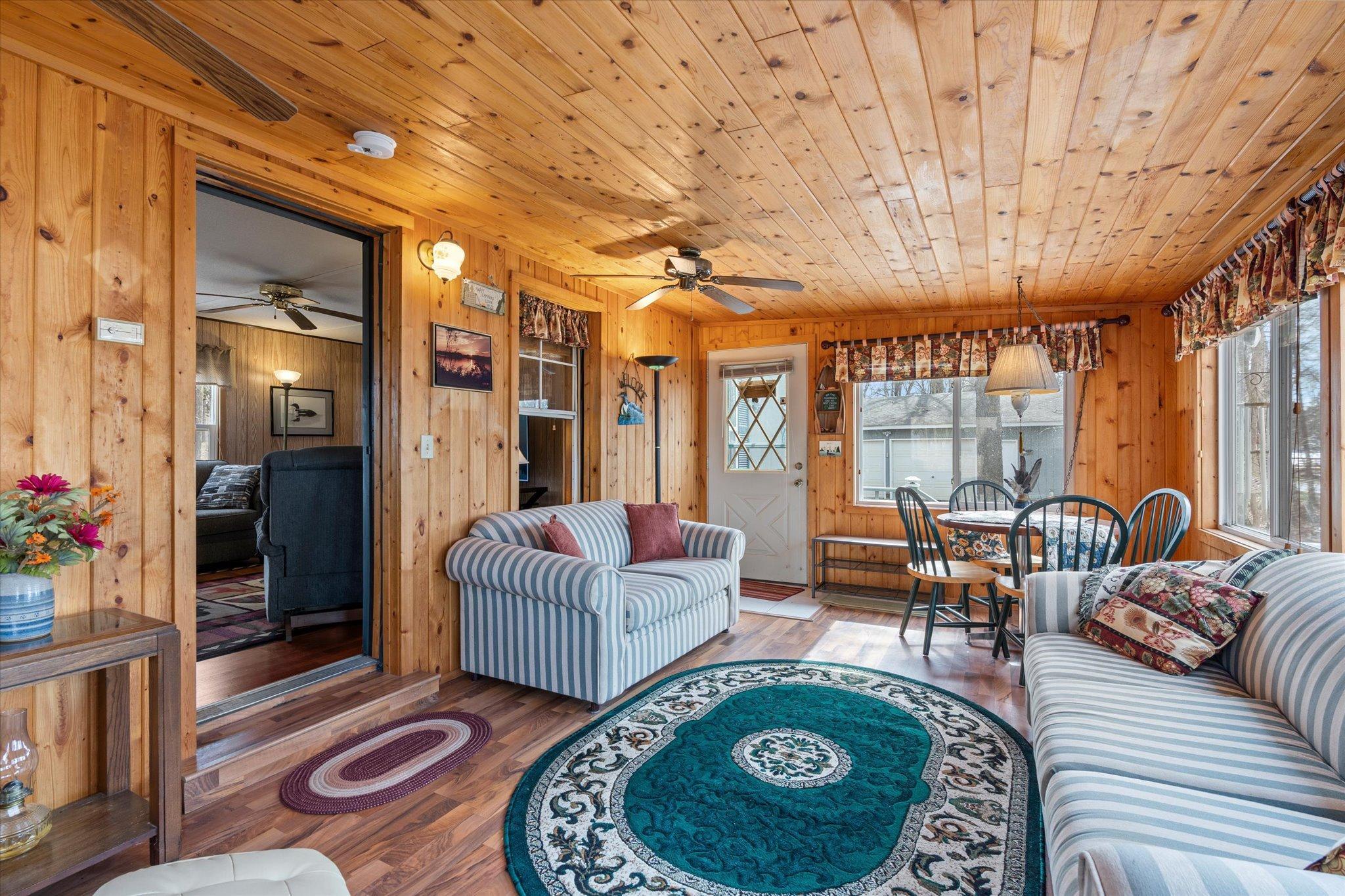 309 Daisy Trail NE