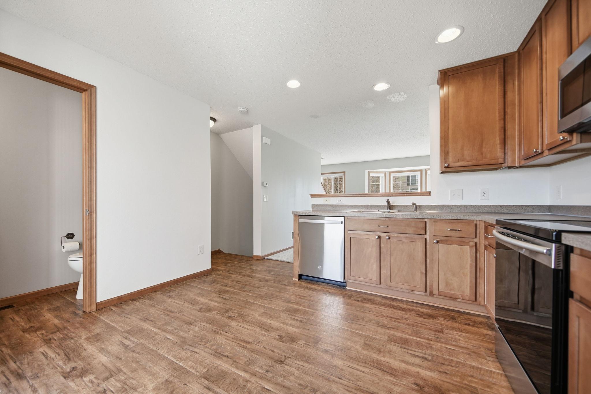 5027 Evergreen Drive N Unit: 7