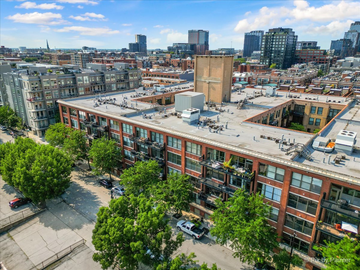 1040 W Adams Street Unit: 104