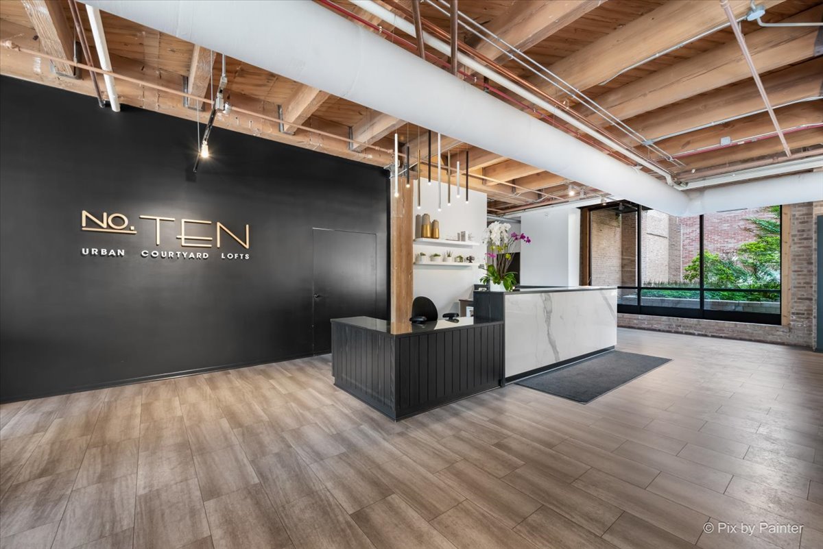 1040 W Adams Street Unit: 104