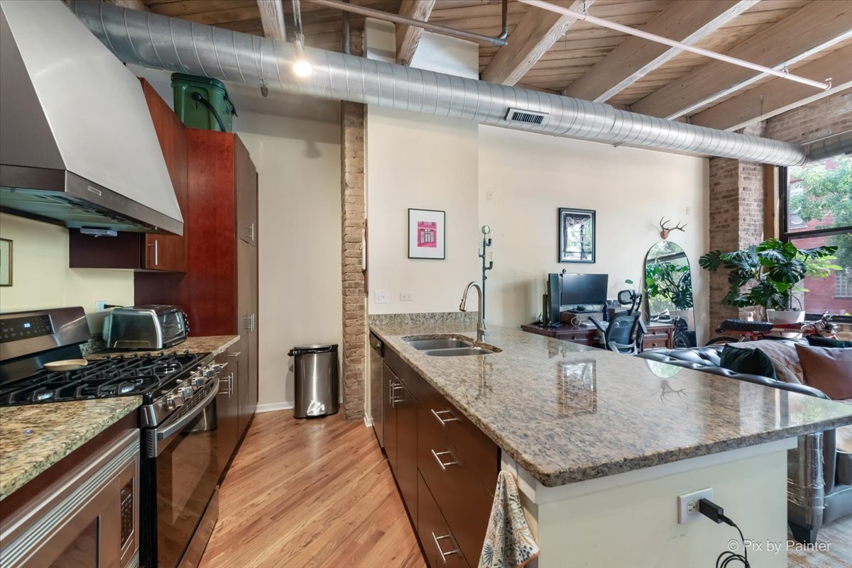 1040 W Adams Street Unit: 104
