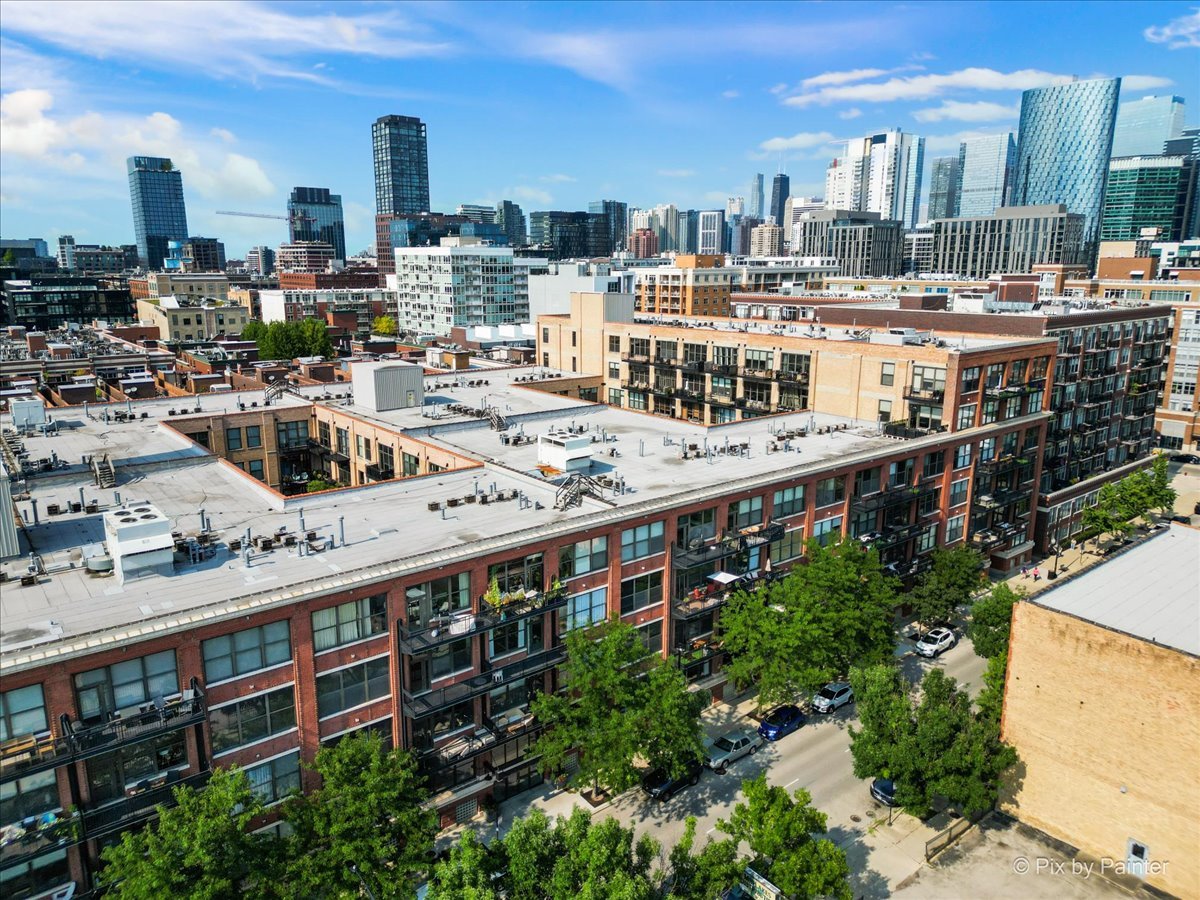 1040 W Adams Street Unit: 104