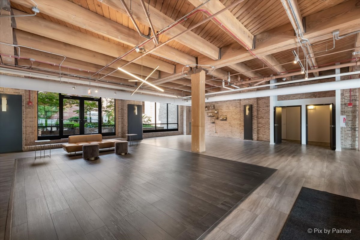 1040 W Adams Street Unit: 104