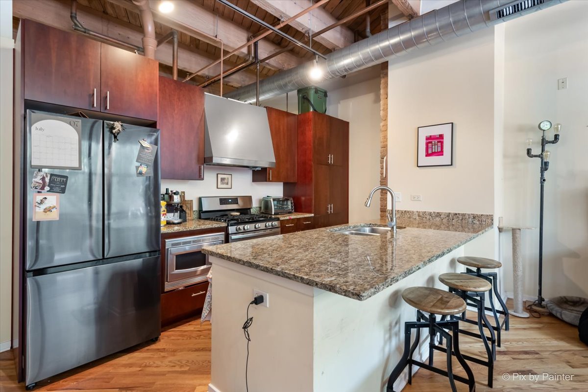 1040 W Adams Street Unit: 104