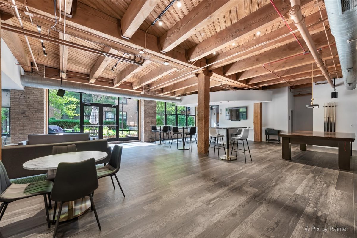 1040 W Adams Street Unit: 104