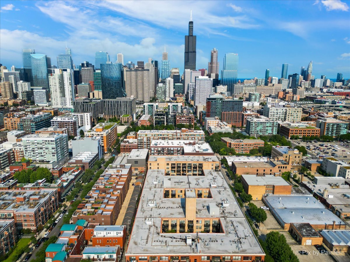 1040 W Adams Street Unit: 104