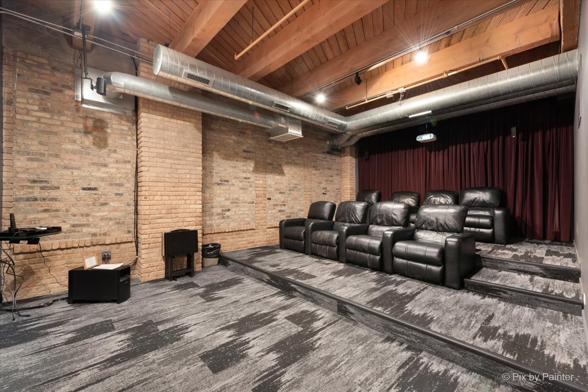 1040 W Adams Street Unit: 104