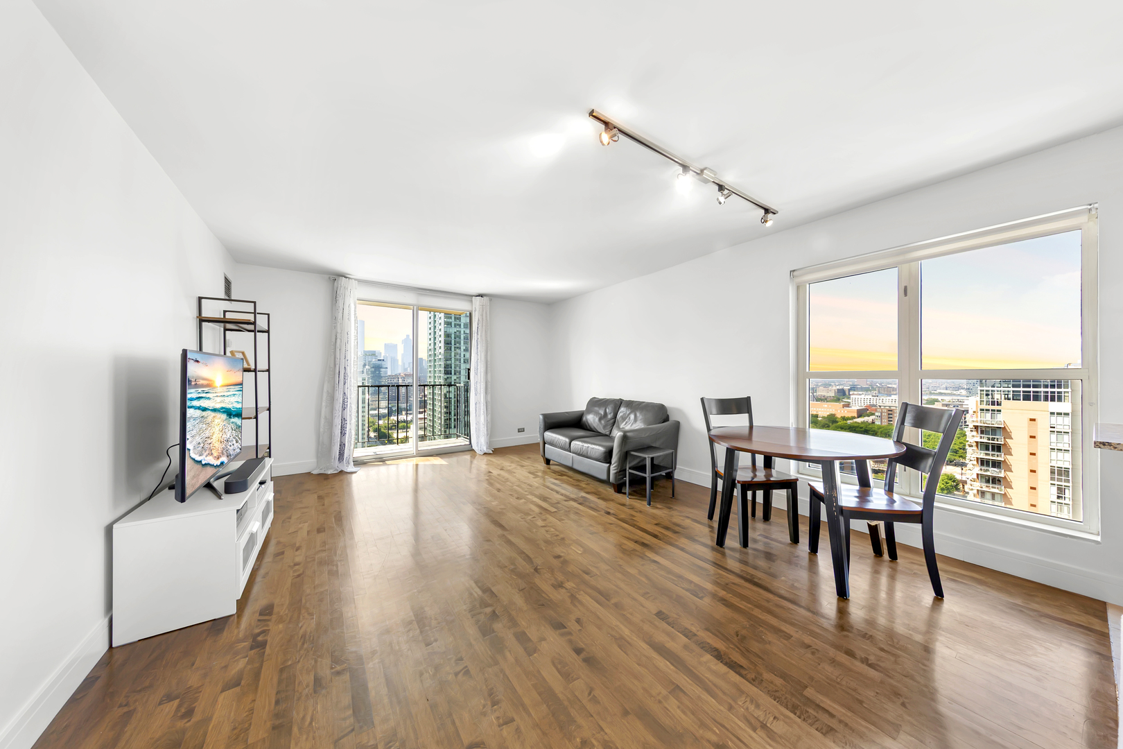 1212 N Lasalle Street Unit: 2009