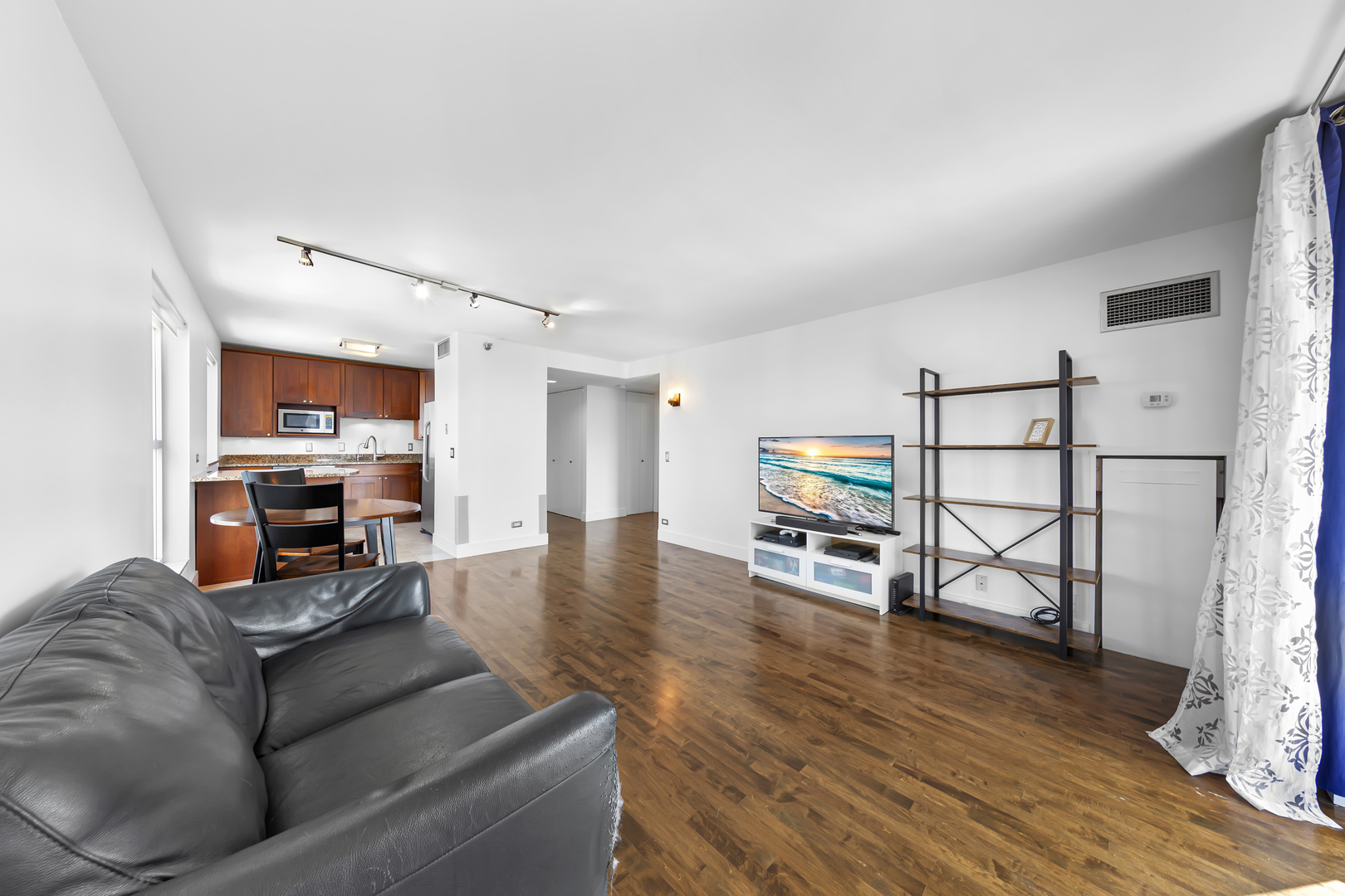 1212 N Lasalle Street Unit: 2009