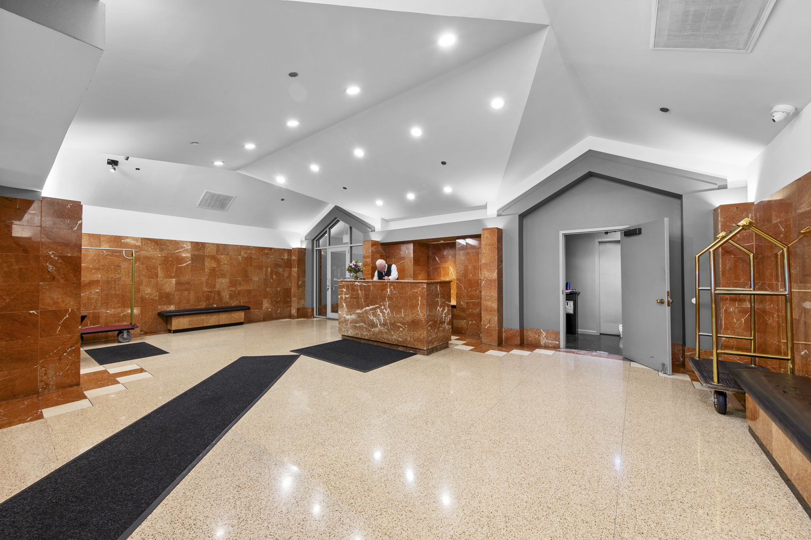1212 N Lasalle Street Unit: 2009