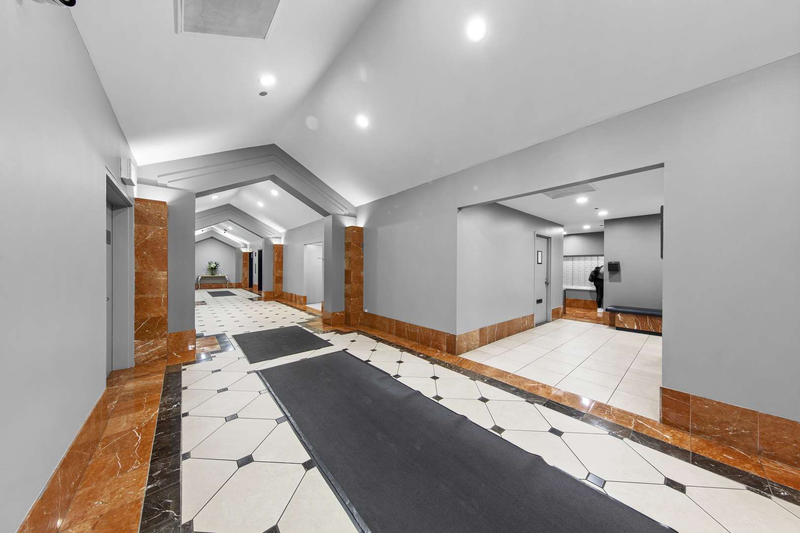 1212 N Lasalle Street Unit: 2009