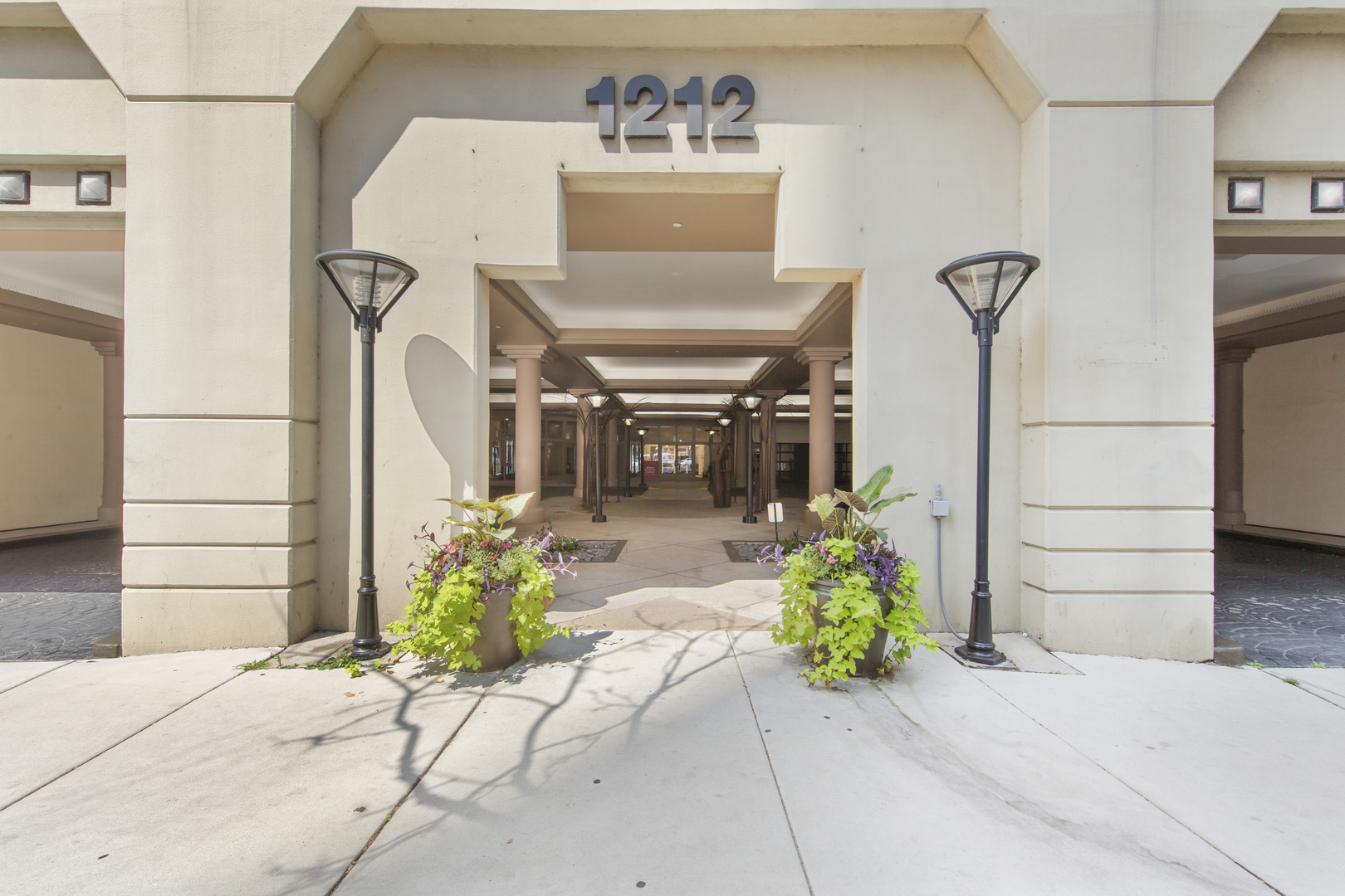 1212 N Lasalle Street Unit: 2009