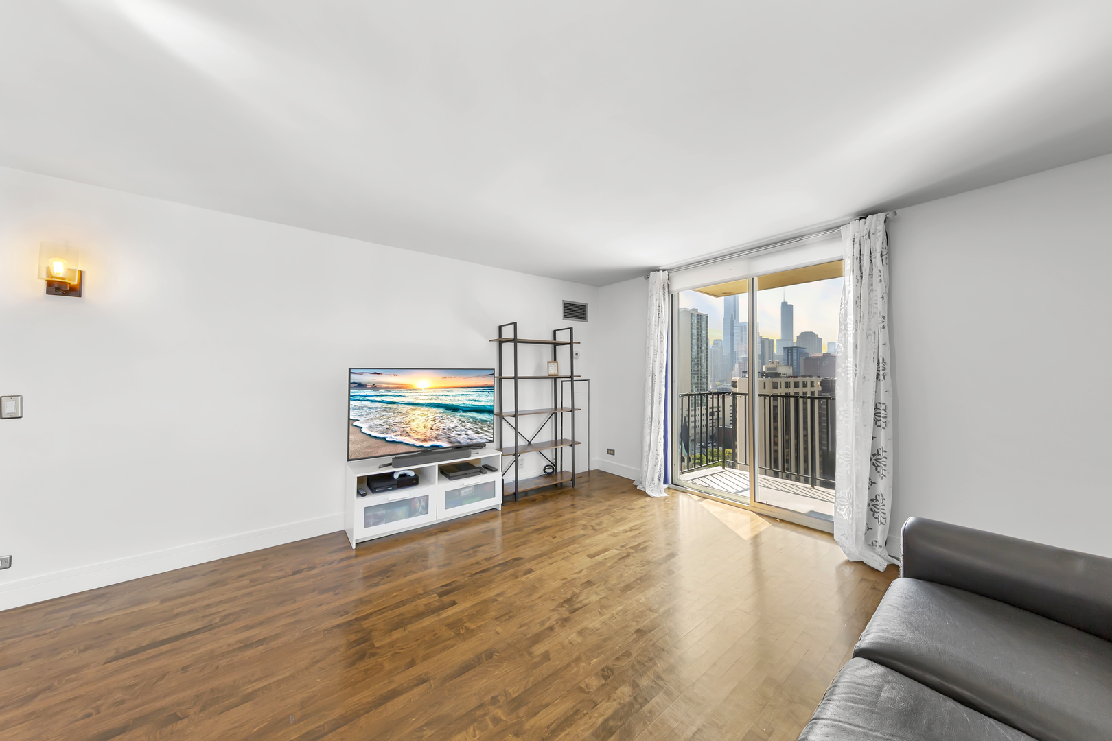 1212 N Lasalle Street Unit: 2009