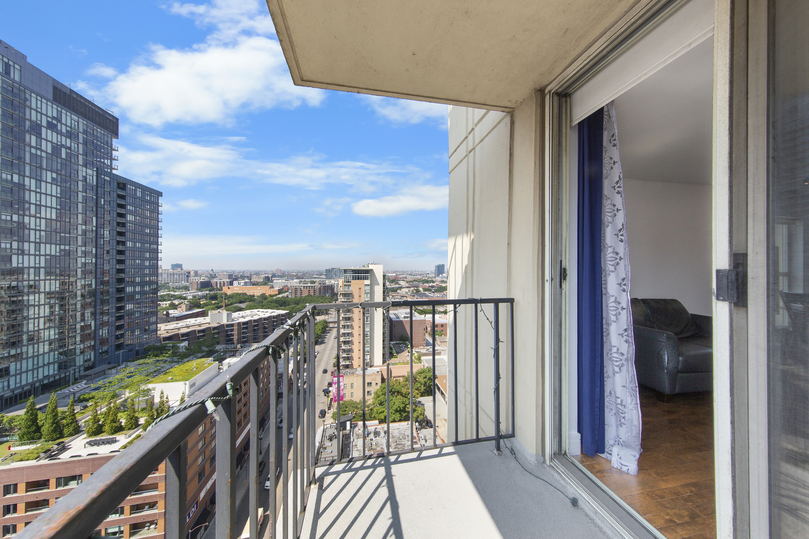 1212 N Lasalle Street Unit: 2009