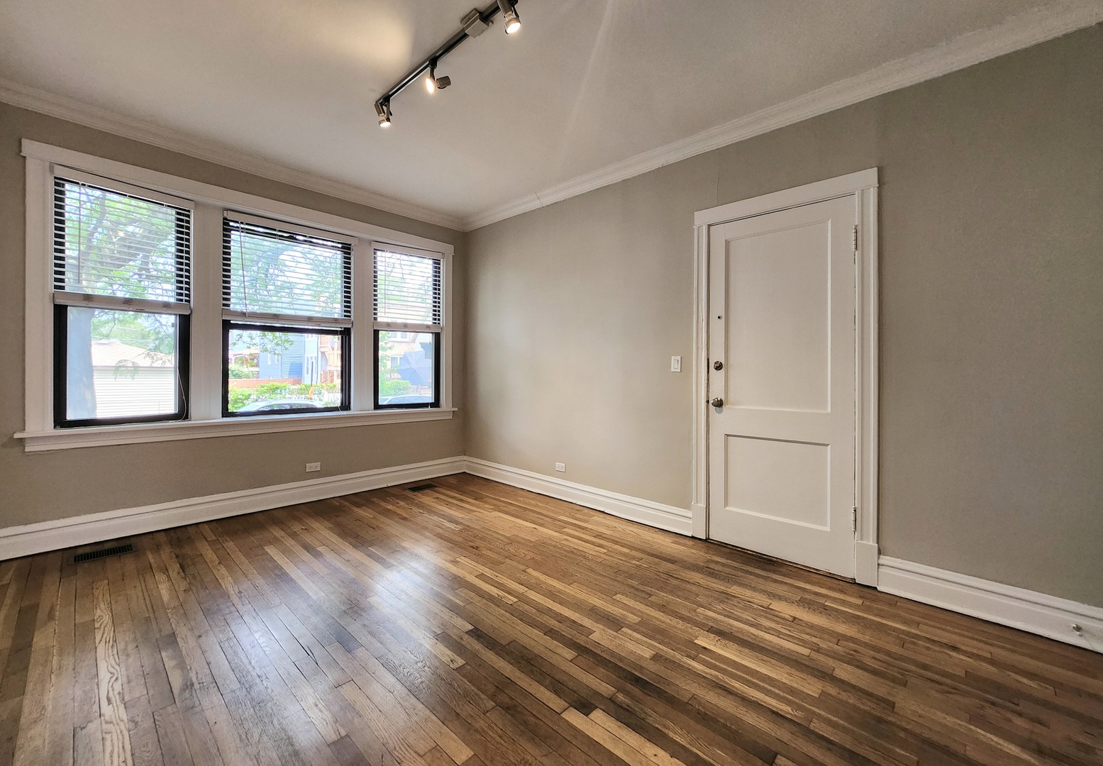3143 W Wellington Avenue Unit: 1