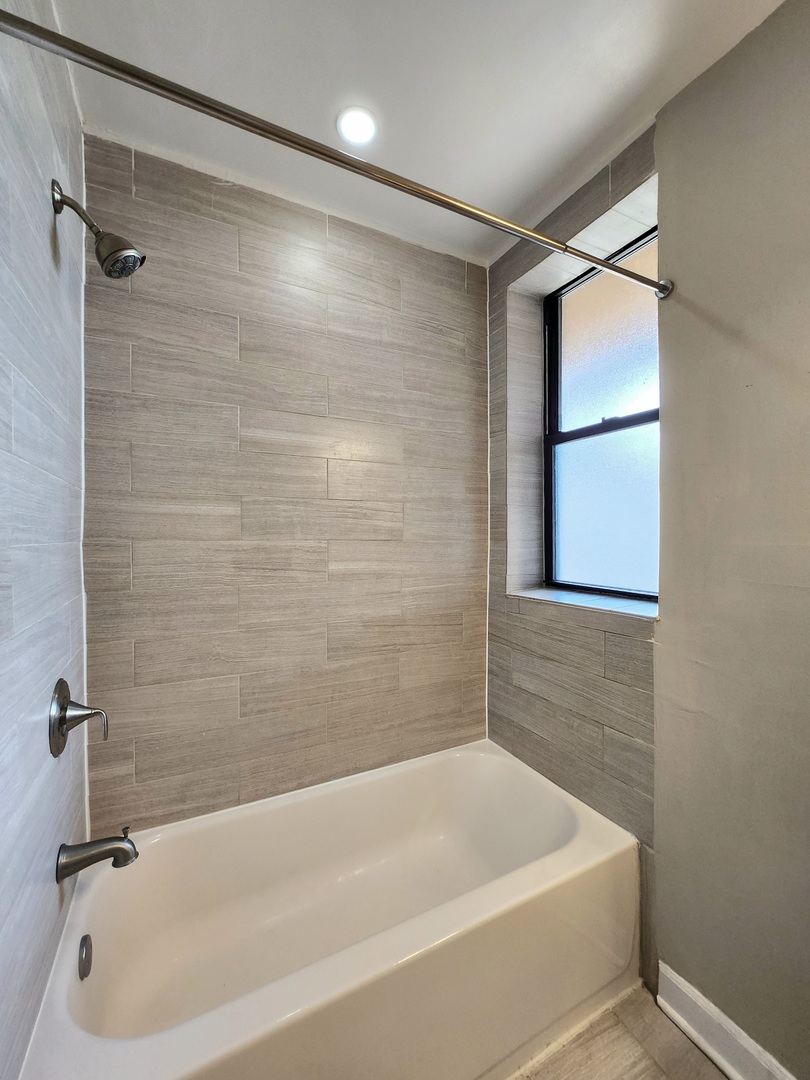 3143 W Wellington Avenue Unit: 1