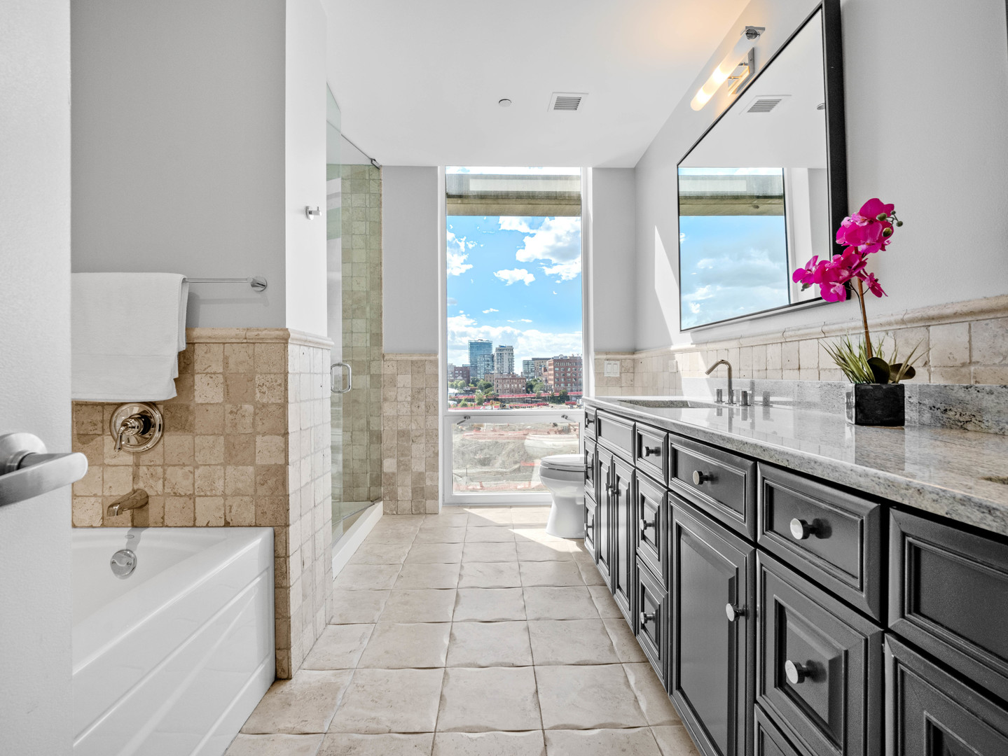720 N Larrabee Street Unit: 604