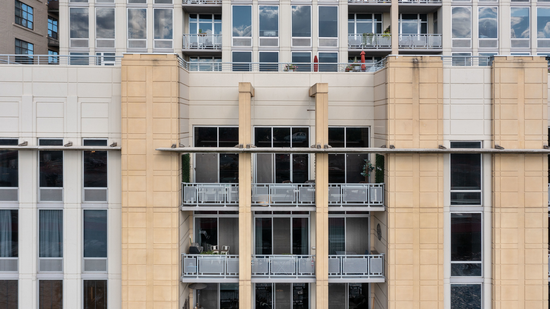 720 N Larrabee Street Unit: 604