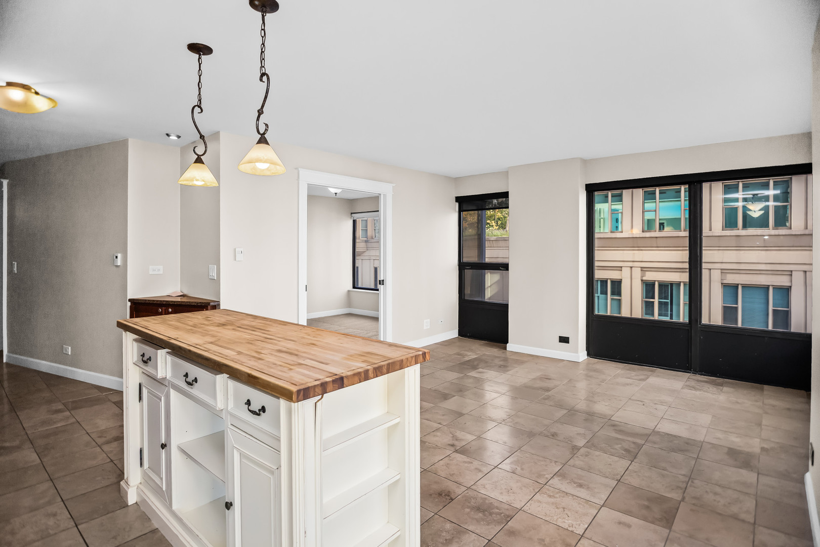 30 E Huron Street Unit: 907