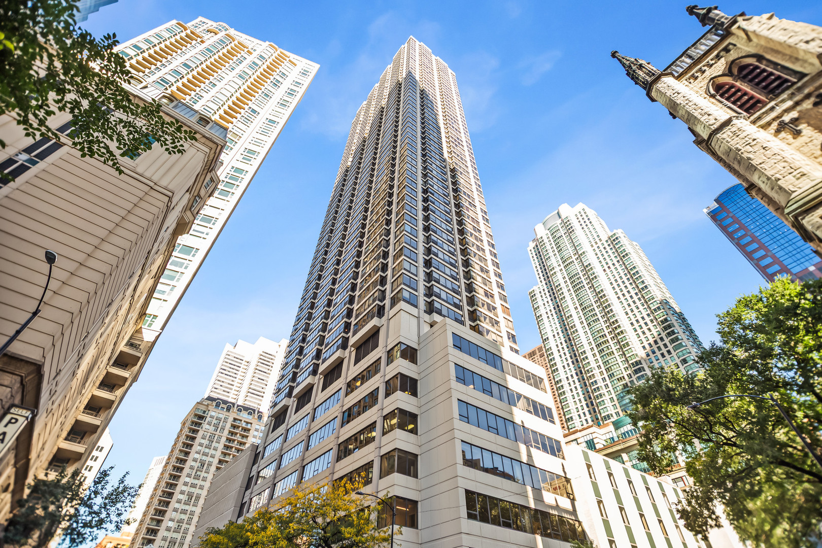 30 E Huron Street Unit: 907