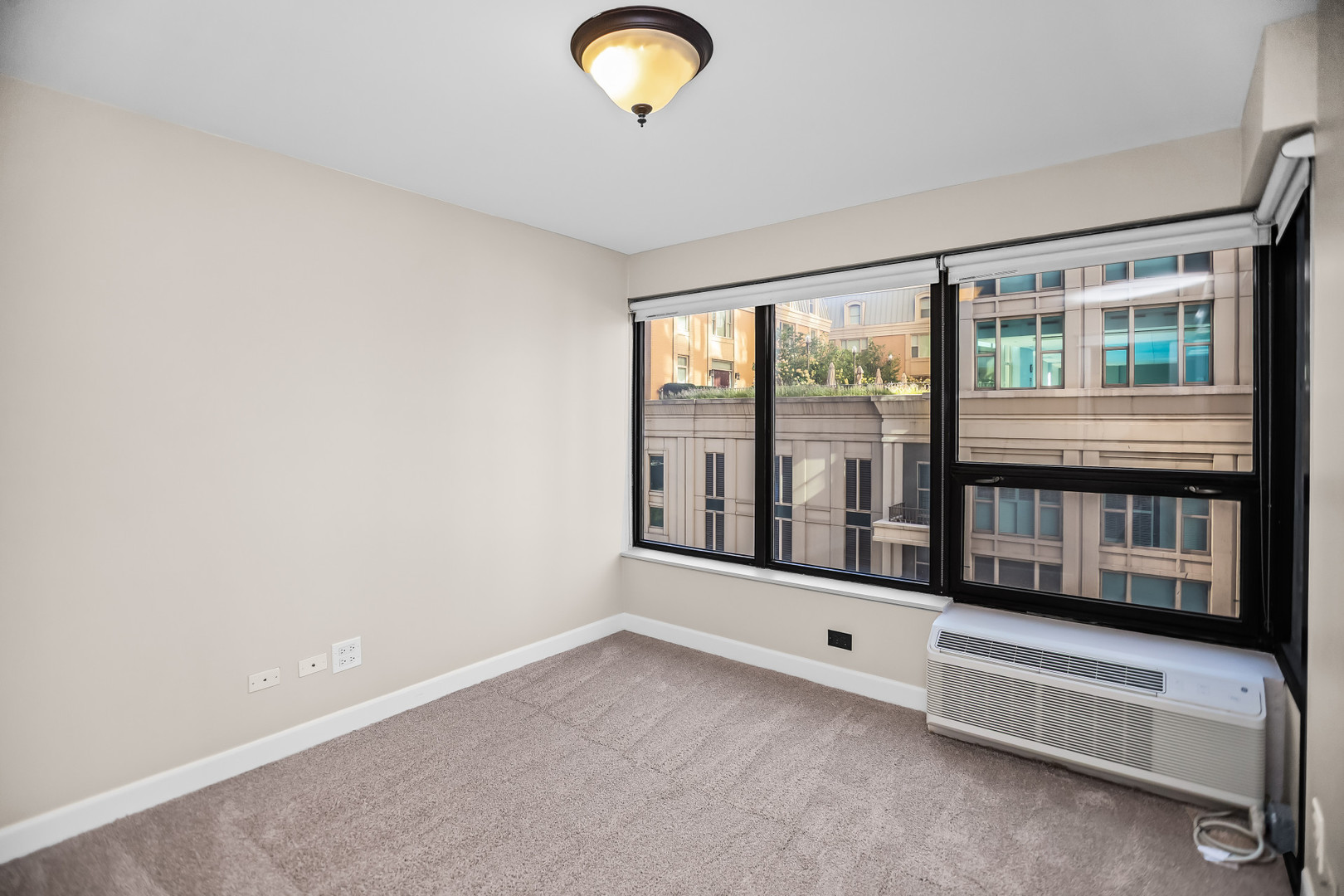 30 E Huron Street Unit: 907