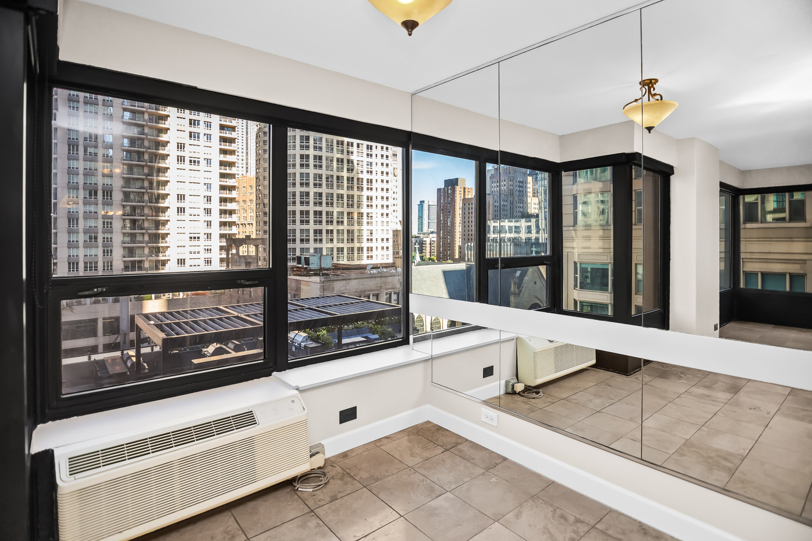 30 E Huron Street Unit: 907