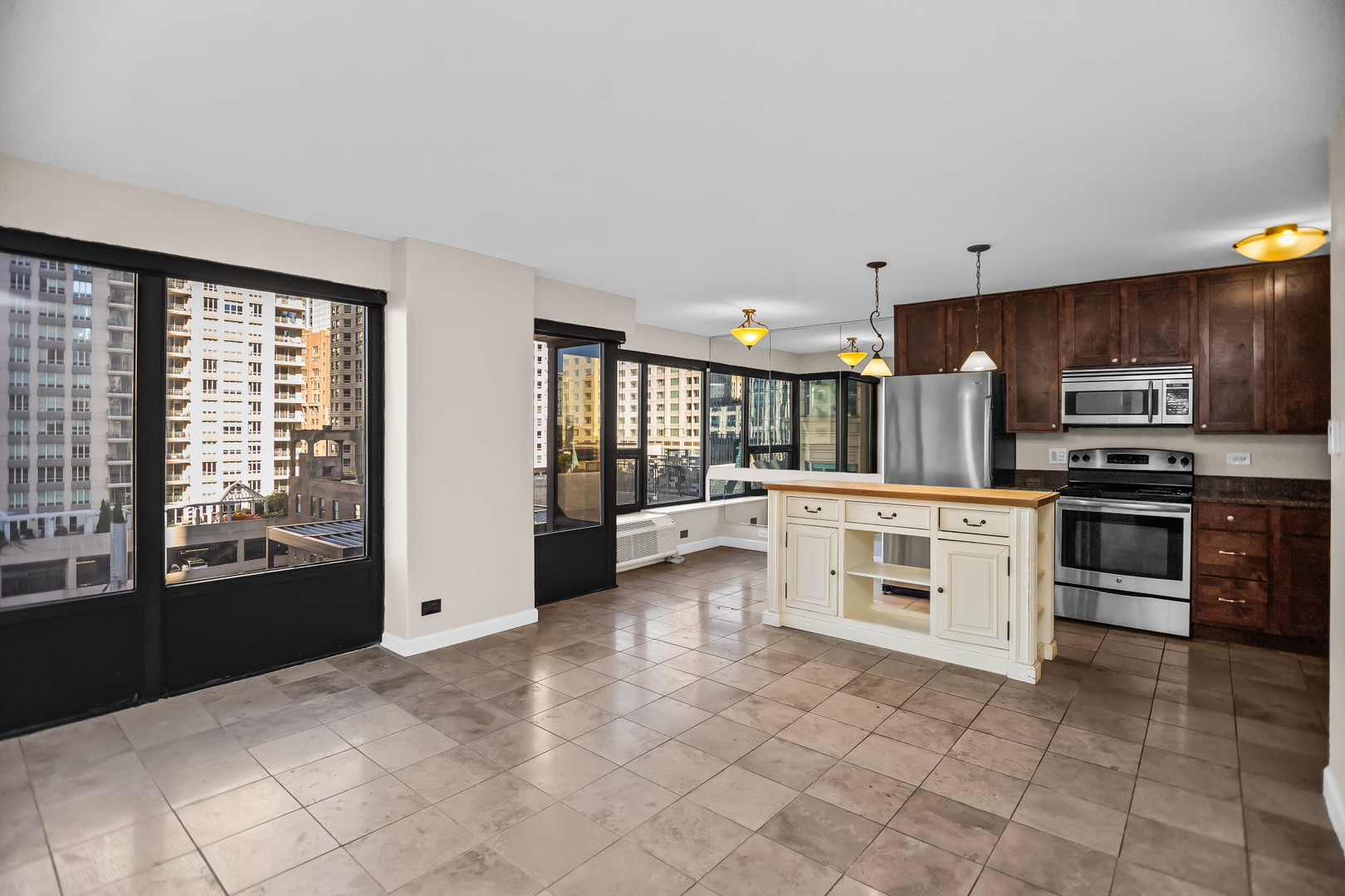 30 E Huron Street Unit: 907