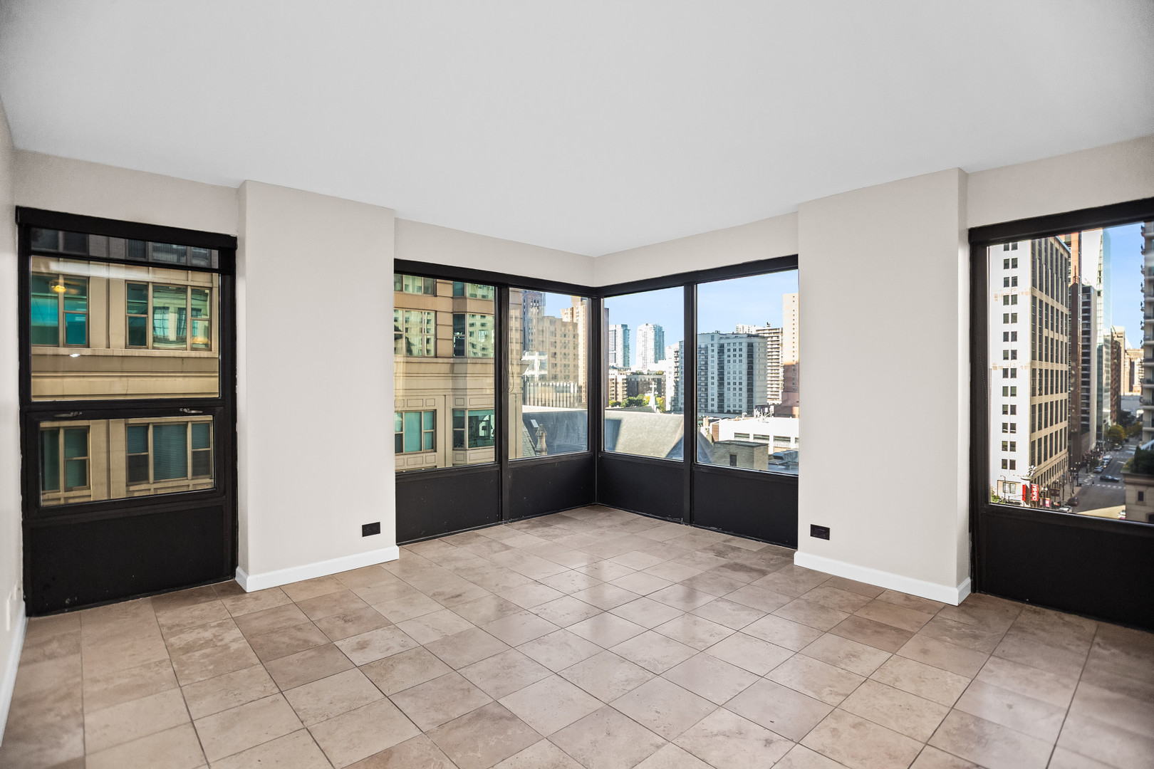 30 E Huron Street Unit: 907