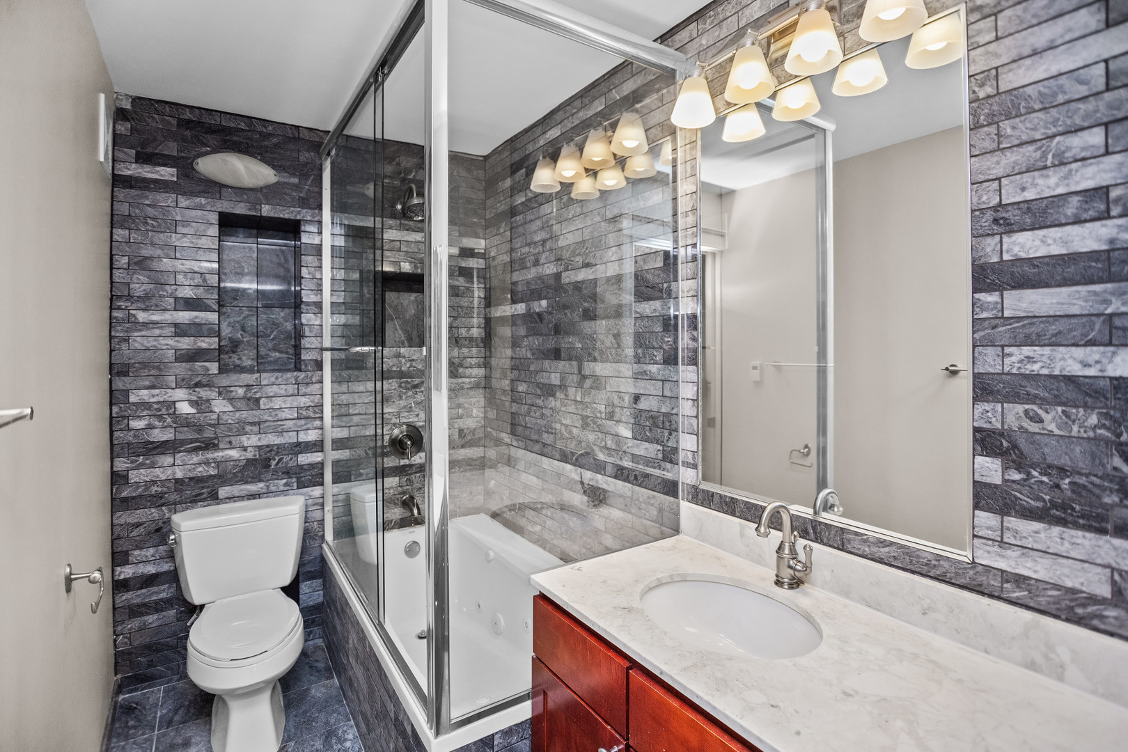 30 E Huron Street Unit: 907