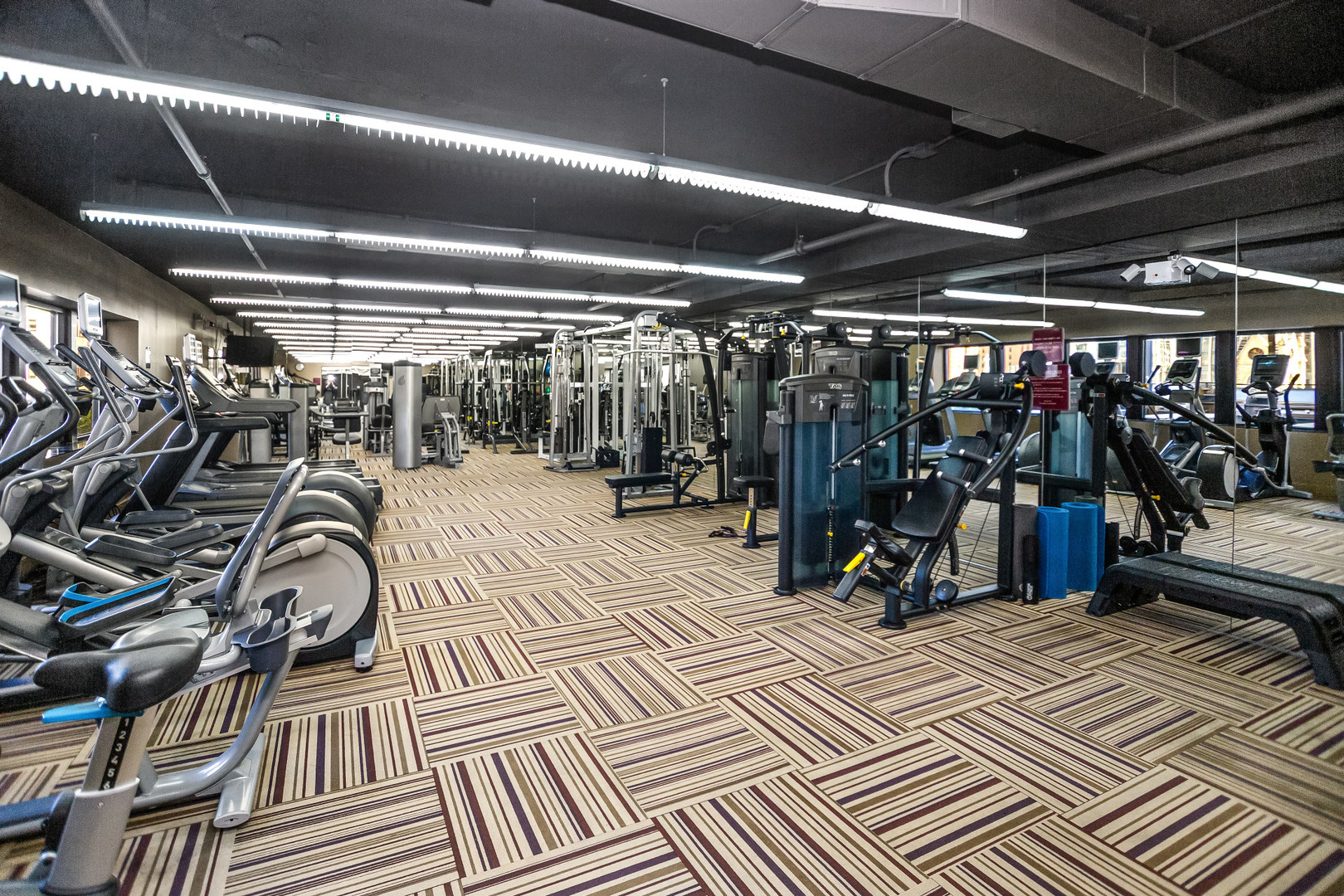 30 E Huron Street Unit: 907