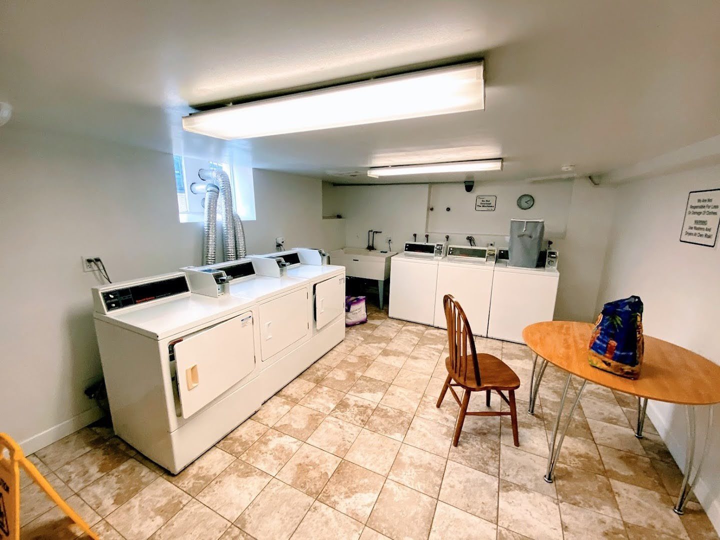 3933 N Clarendon Avenue Unit: 402