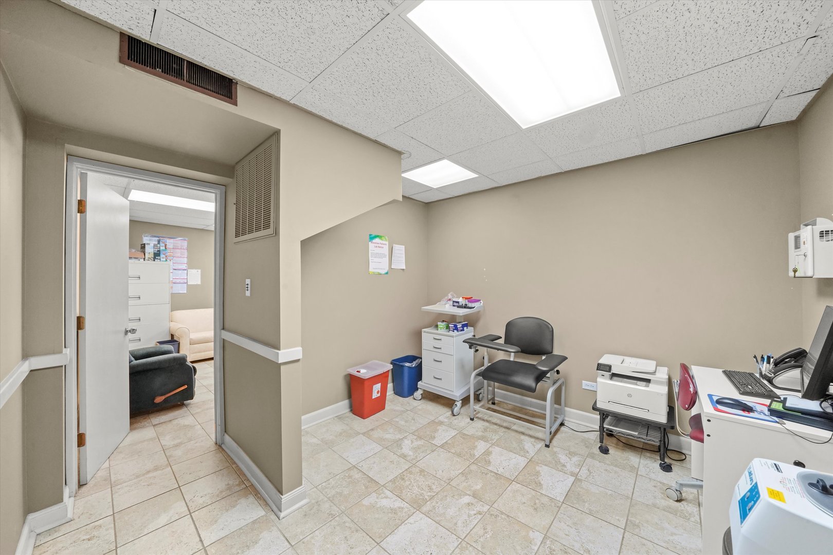 6067 N Northwest Highway