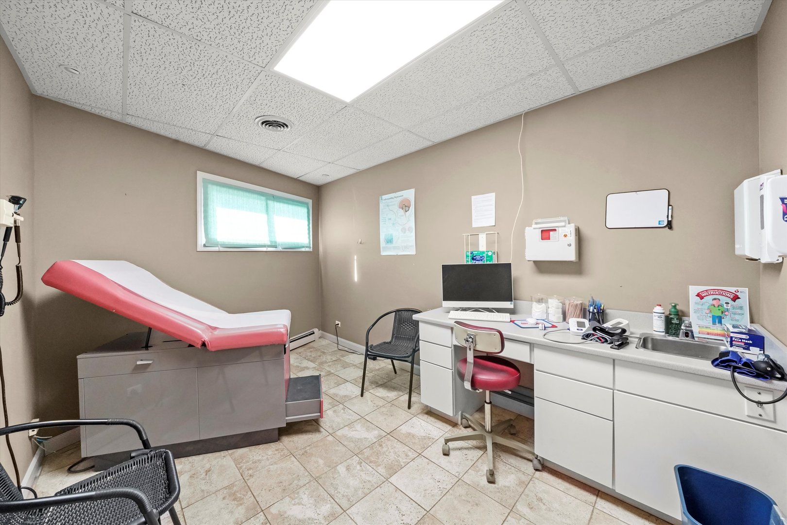 6067 N Northwest Highway