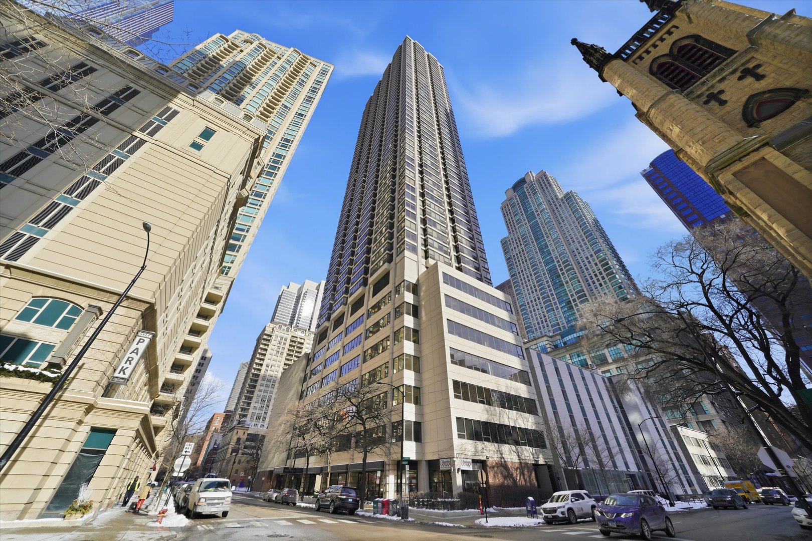30 E Huron Street Unit: 907