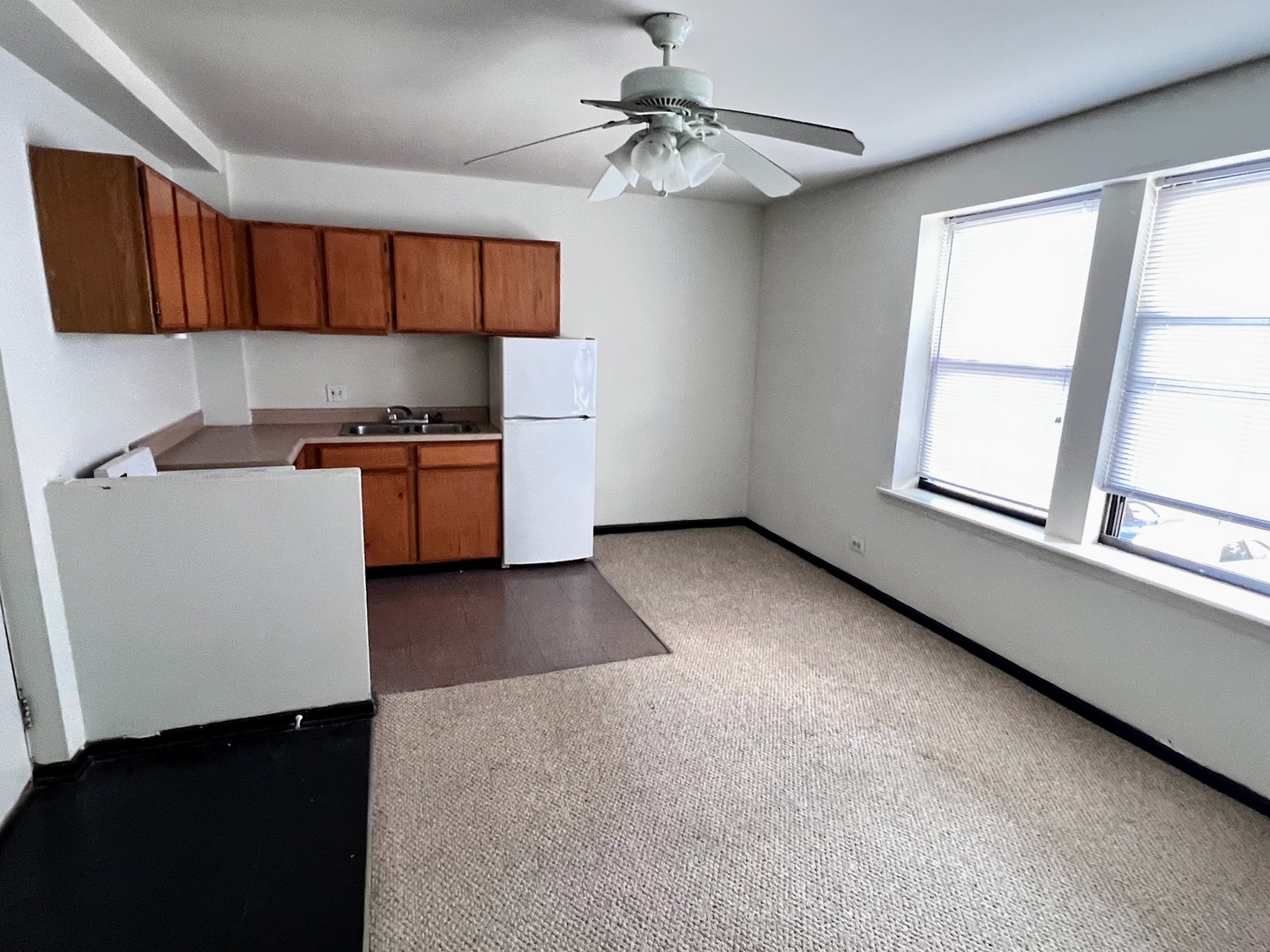 3933 N Clarendon Avenue Unit: 304