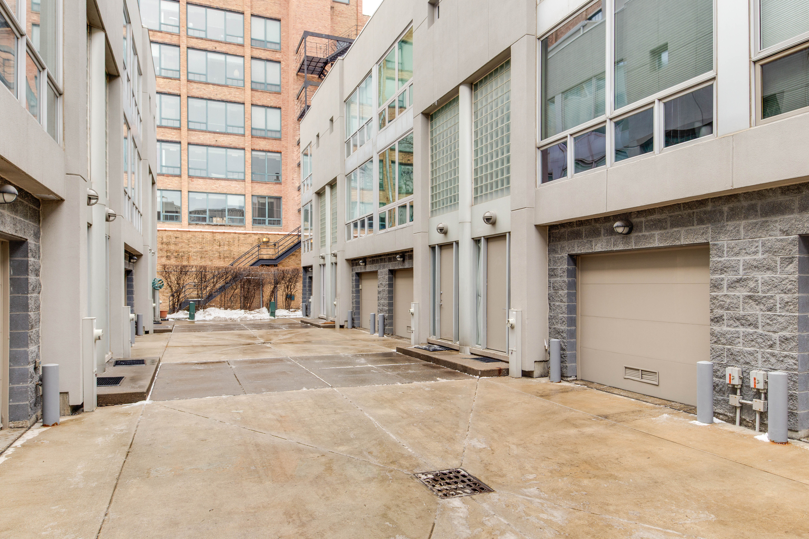 680 N Peoria Street Unit: F