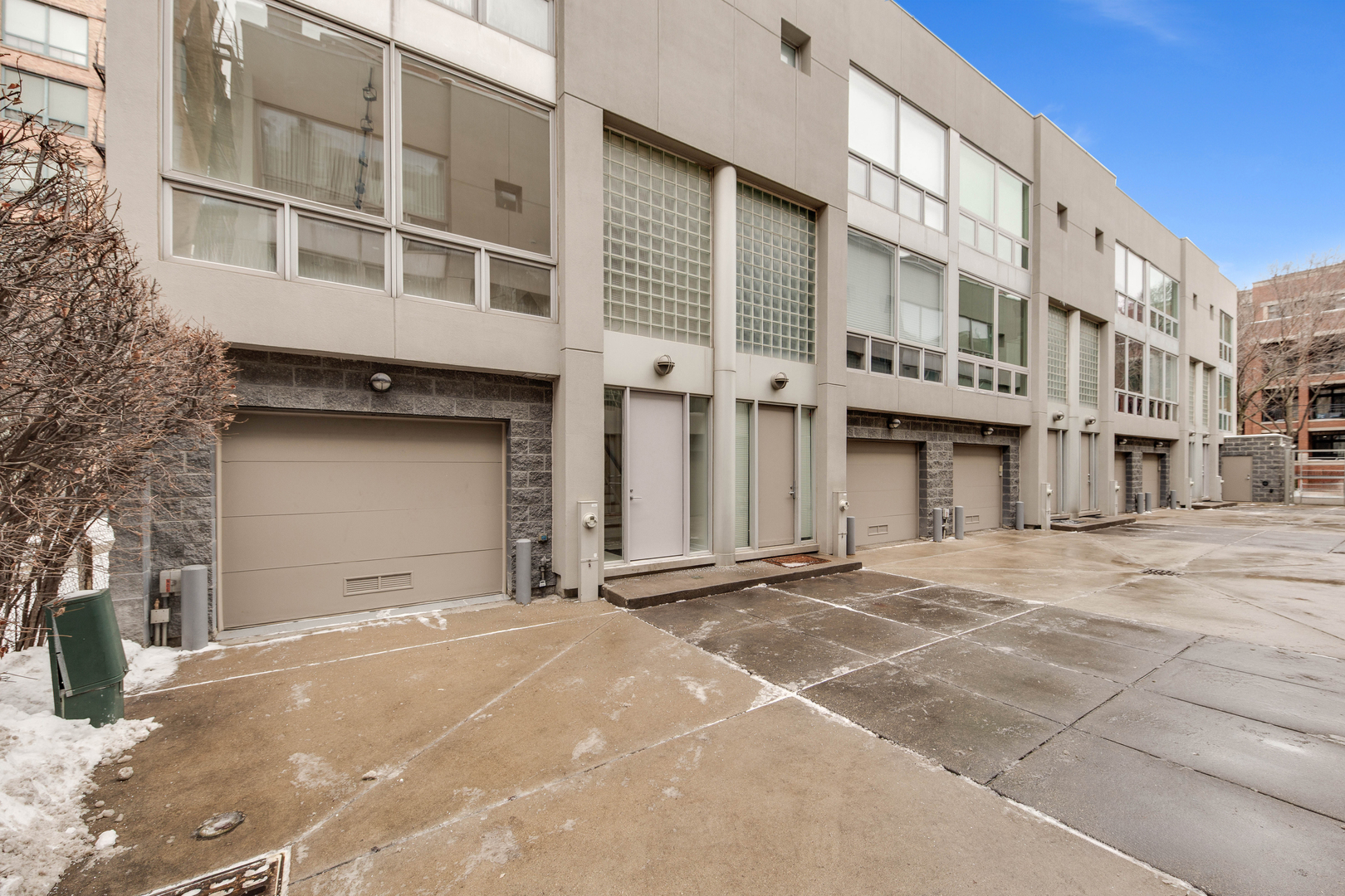 680 N Peoria Street Unit: F