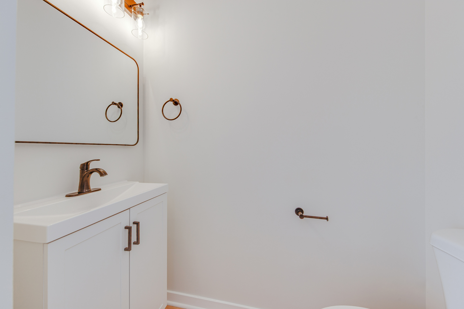 680 N Peoria Street Unit: F