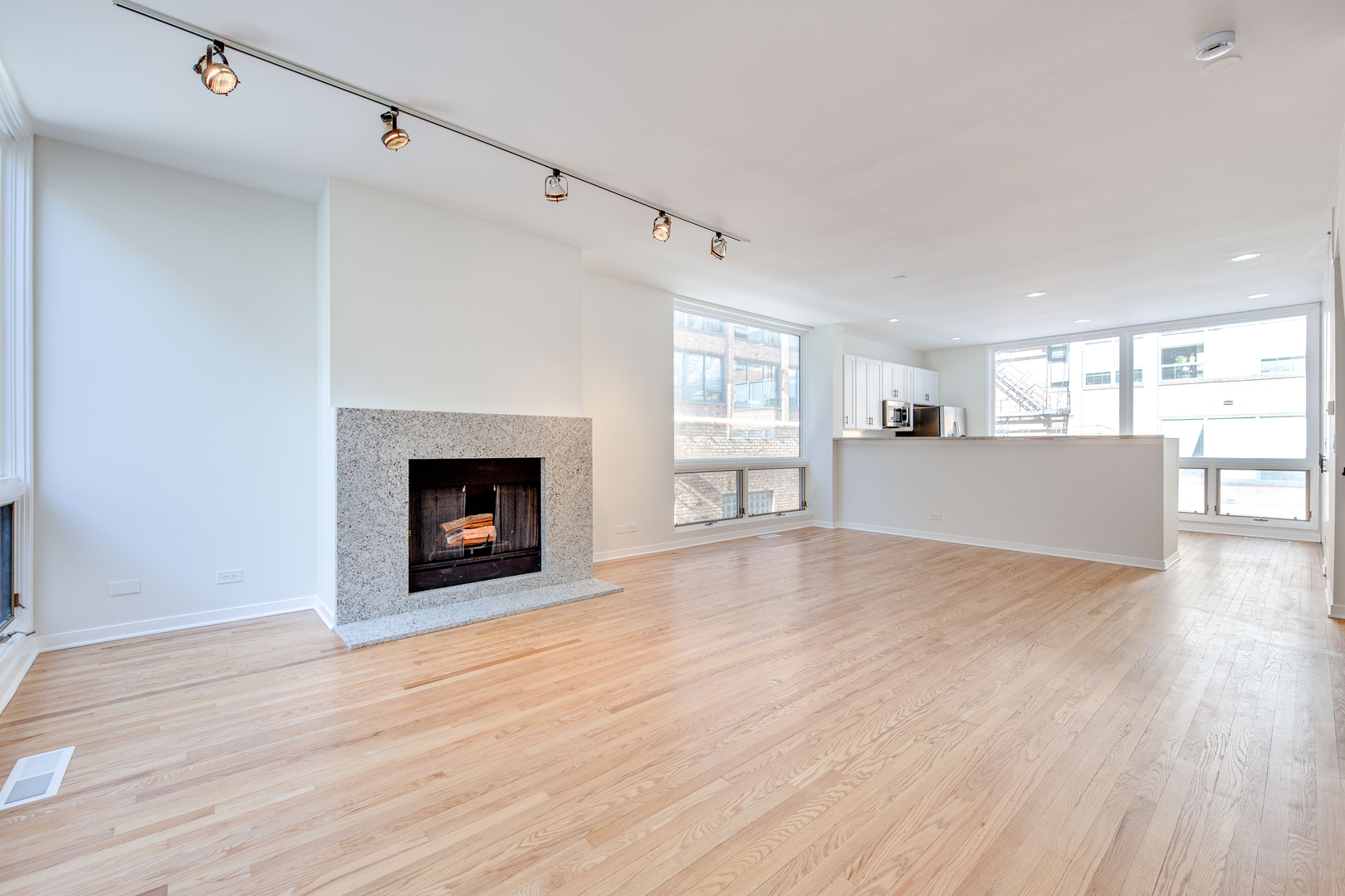 680 N Peoria Street Unit: F