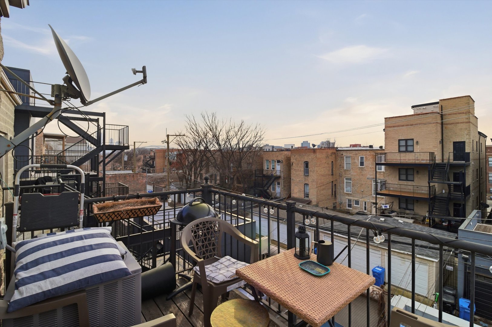 2237 W Washington Boulevard Unit: 3