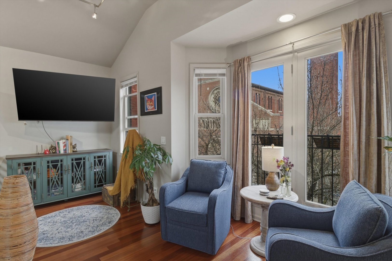 2237 W Washington Boulevard Unit: 3