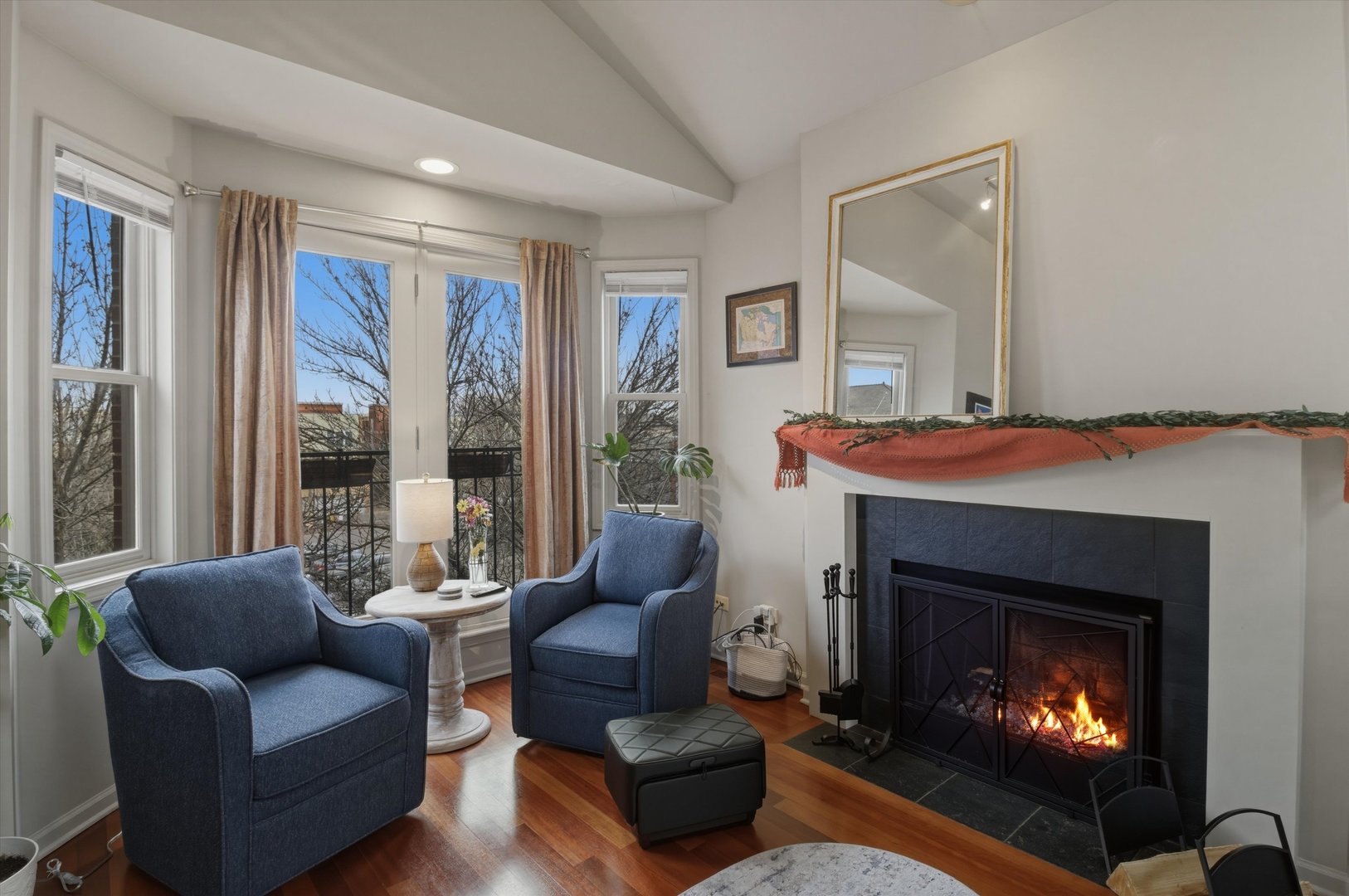 2237 W Washington Boulevard Unit: 3