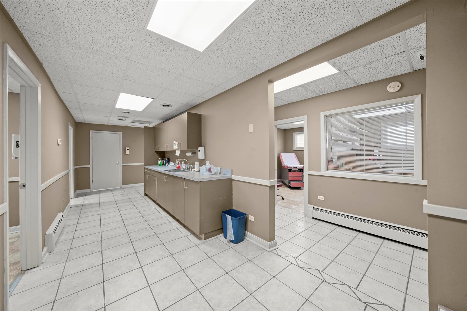 6067 N Northwest Highway