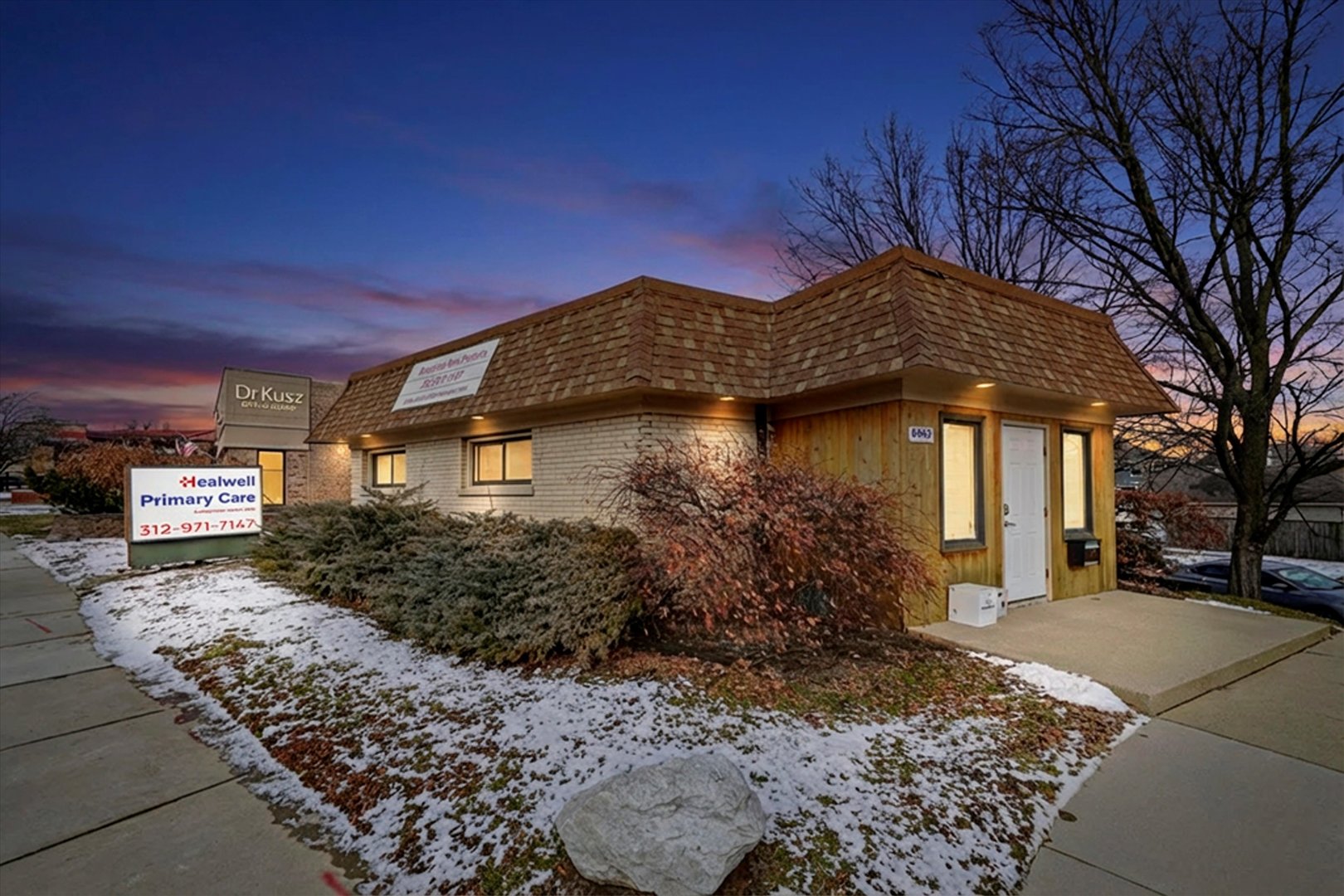 6067 N Northwest Highway